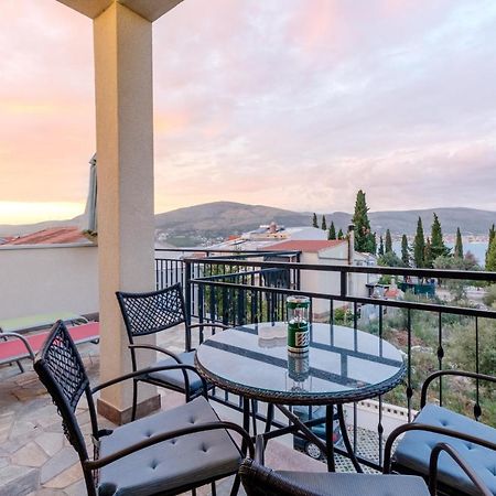 Apartments Villa Kameja Donji Okrug  Zewnętrze zdjęcie